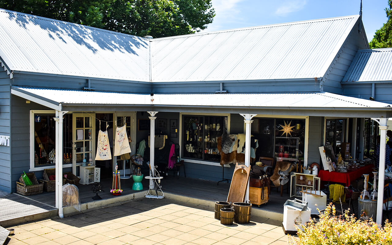You can do some cool shopping if you travel from Sydney to Kangaroo Valley
