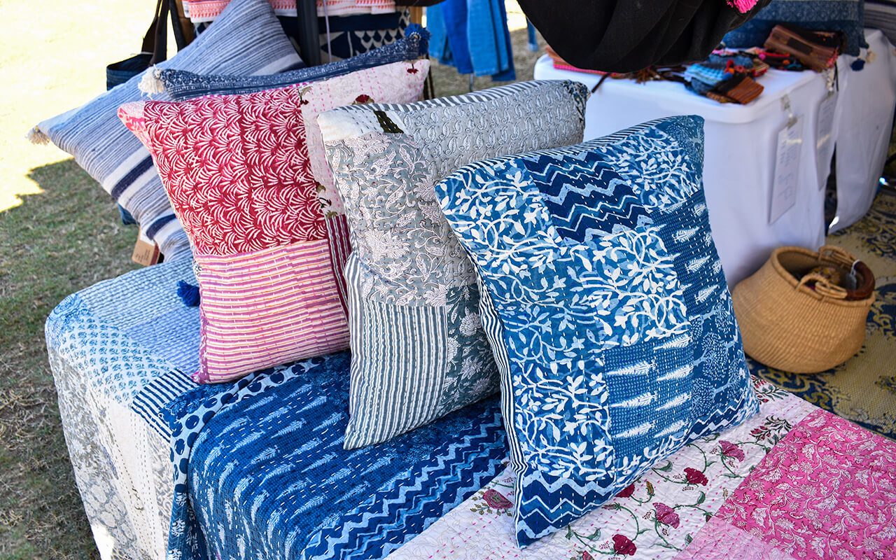 lesterlost-travel-australia-nsw-sydney-beaches-market-handmade-cushions (1)
