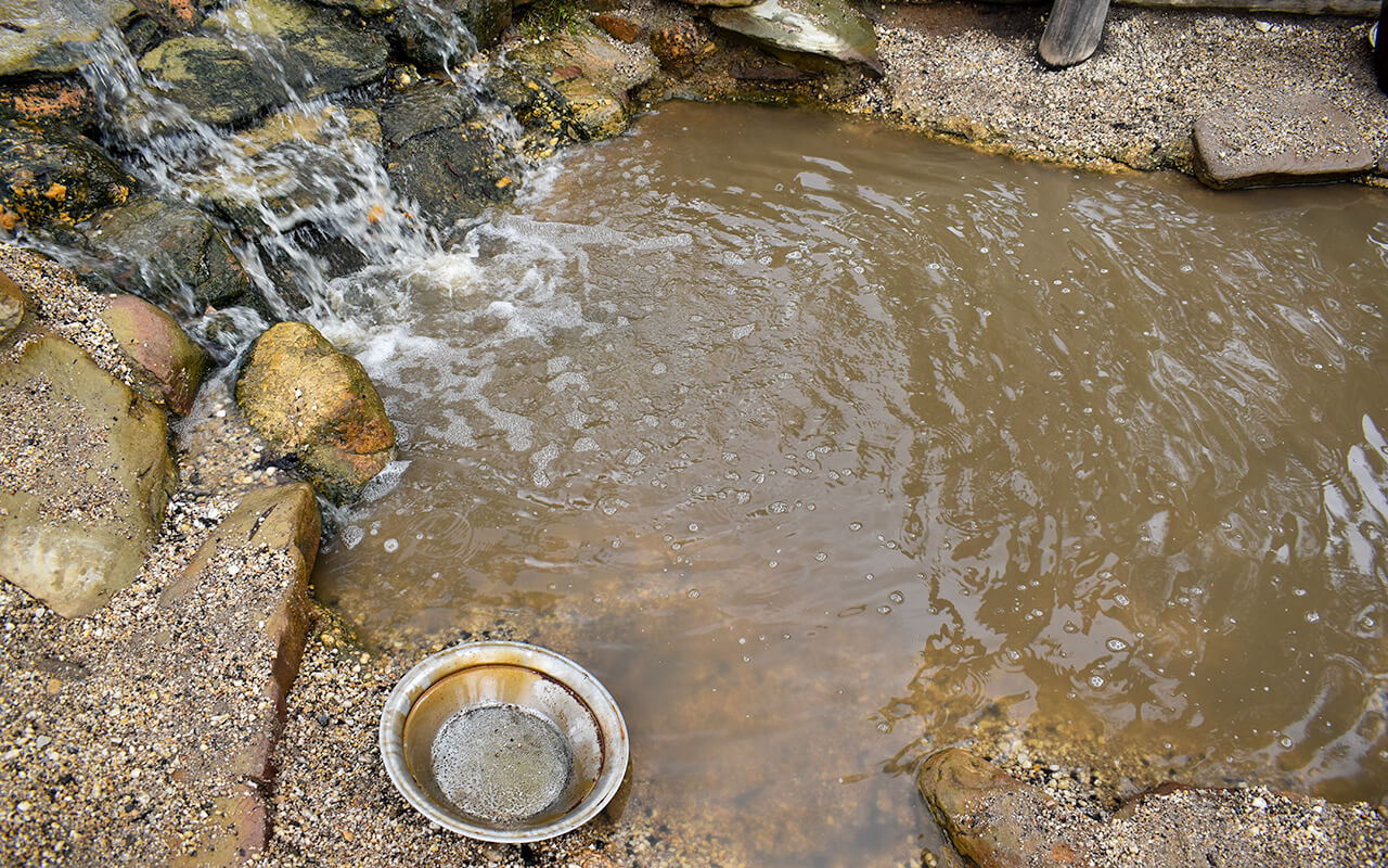 Don't forget to include gold panning in your Sovereign Hill photos