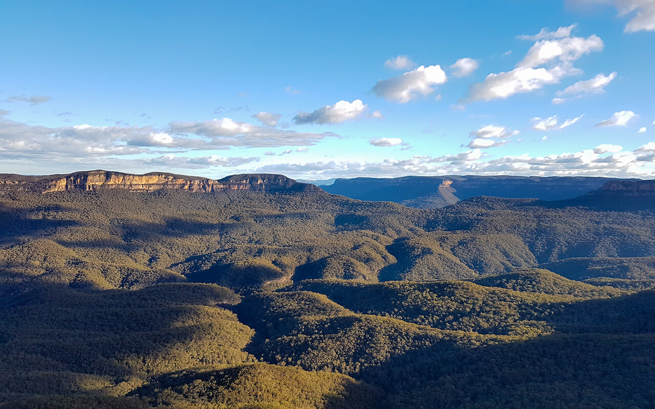 The view from Gordon Falls Lookout over the Blue Mountains at the end of the day