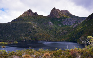 lesterlost-travel-australia-tasmania-cradle-mountain-wilderness-dove-lake-reflection-thierry-mignon