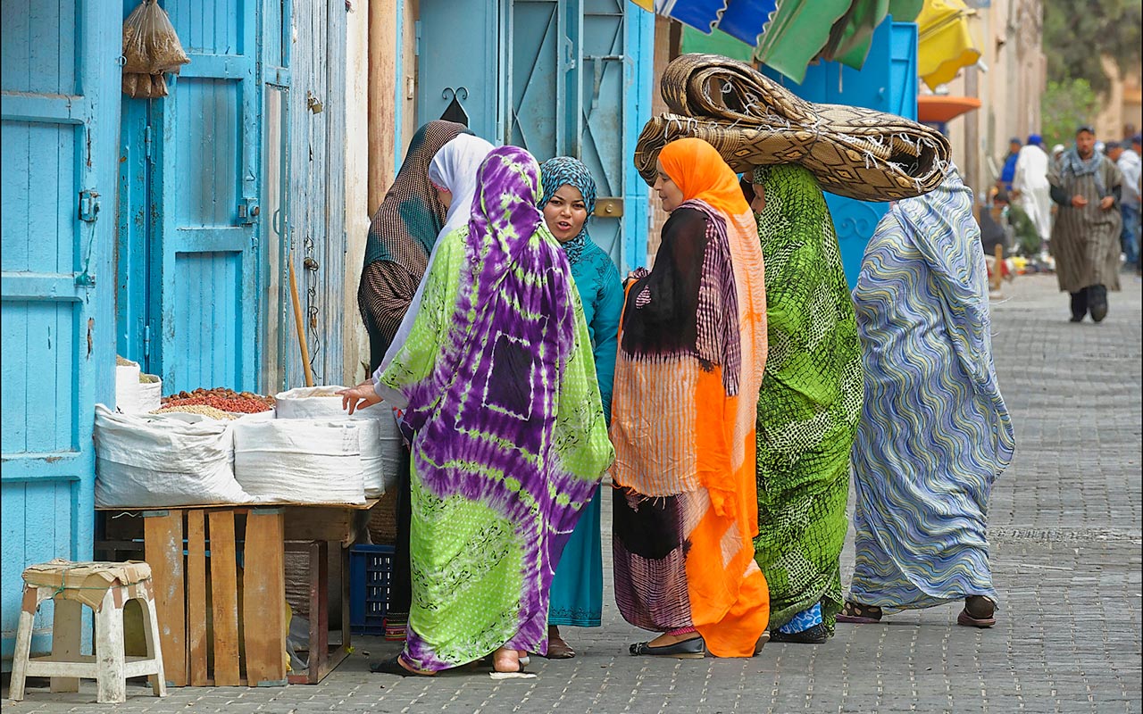 Women of the South along the roads in Morocco