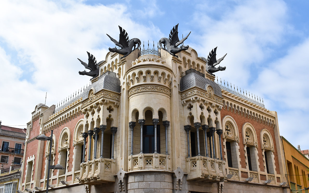 Casa de Los Dragones is an interesting looking house in Ceuta, a spanish enclave of Morocco