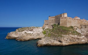 lesterlost-travel-morocco-spanish-enclaves-melilla-fortress-coast-thierry-mignon