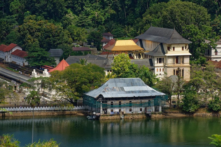 7 Reasons To Visit The Temple Of The Tooth In Kandy Sri Lanka 