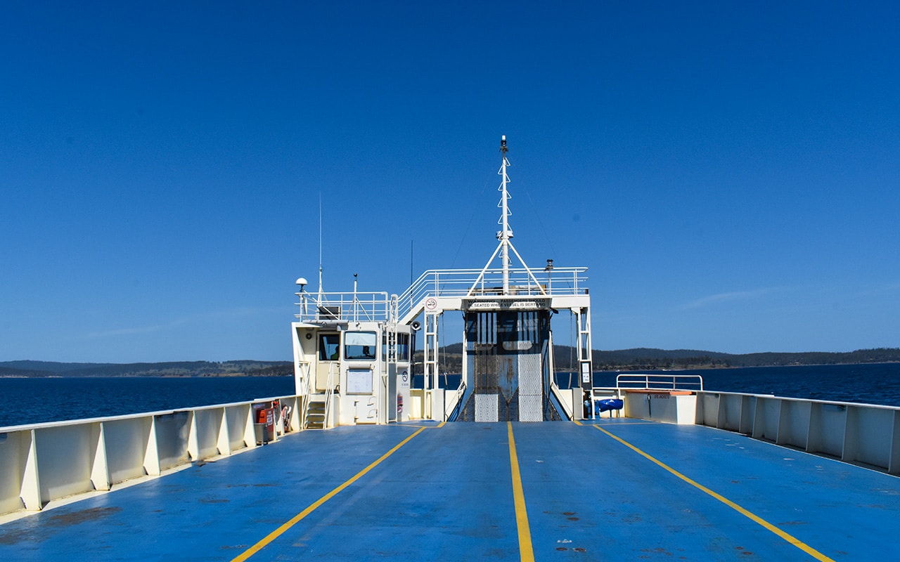 To get to the island, you must take the ferry from Kettering to Dennes Point