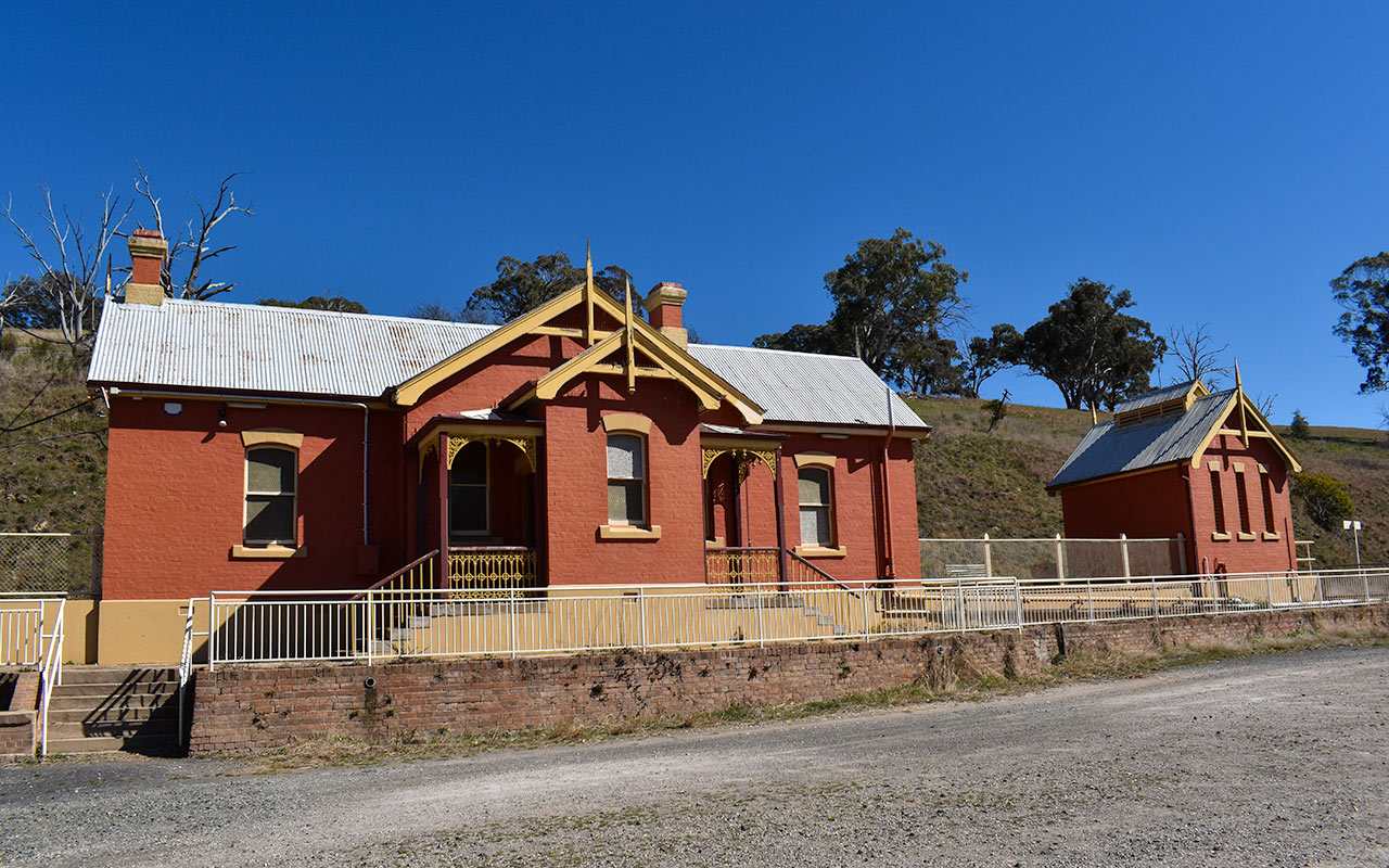 The old train station at Carcoar is on hill
