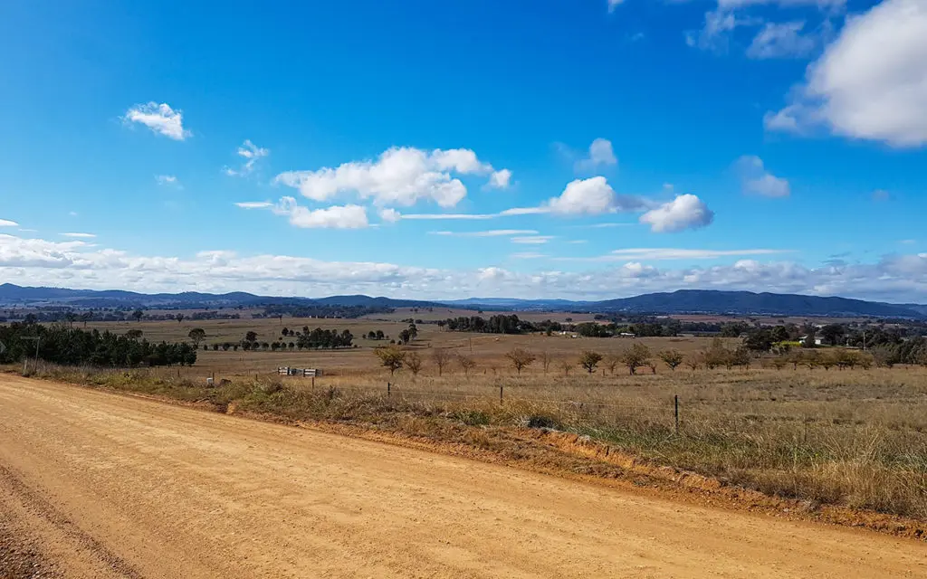 It's ok to drive on dirt roads in Australia