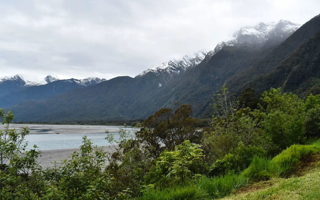 The way to Fox Glacier is a beautiful New Zealand drive