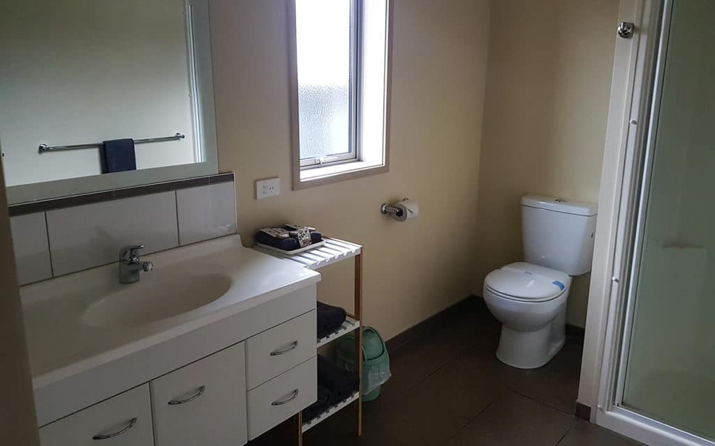 Scenicland Motel has very clean bathrooms