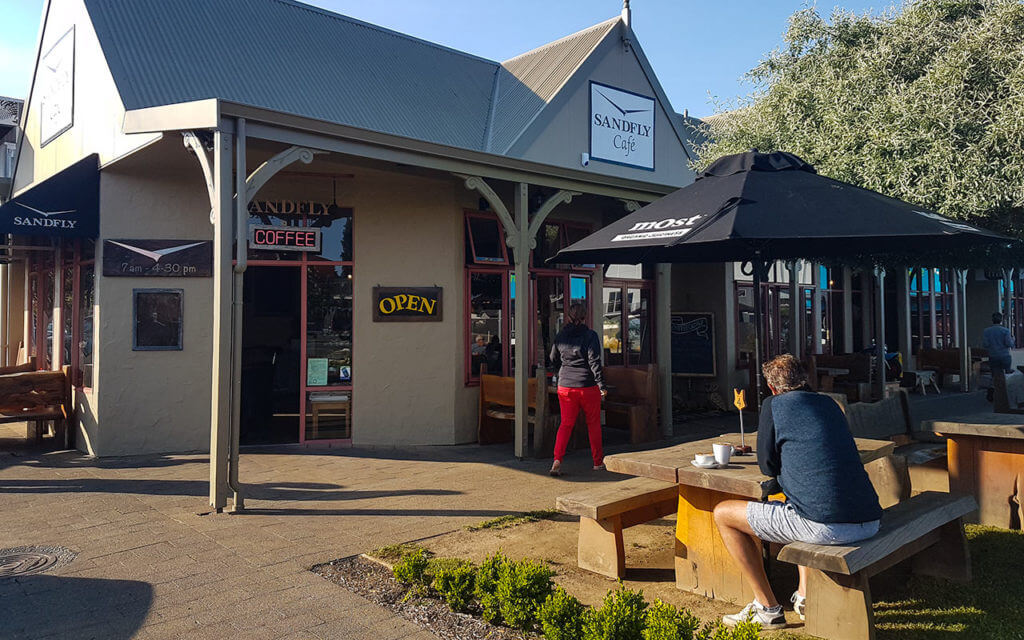 Try the Sandfly Cafe in Te Anau