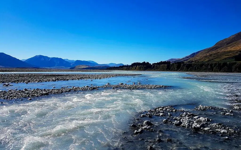 Driving in New Zealand is the best way to visit the country