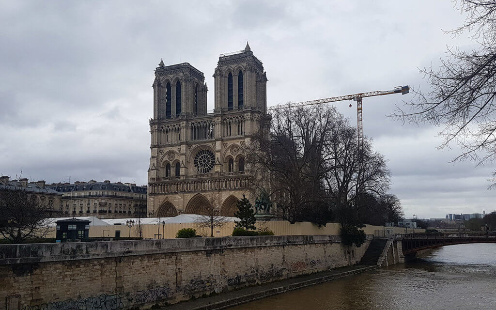 Notre Dame de Paris looked a little sad in the rain