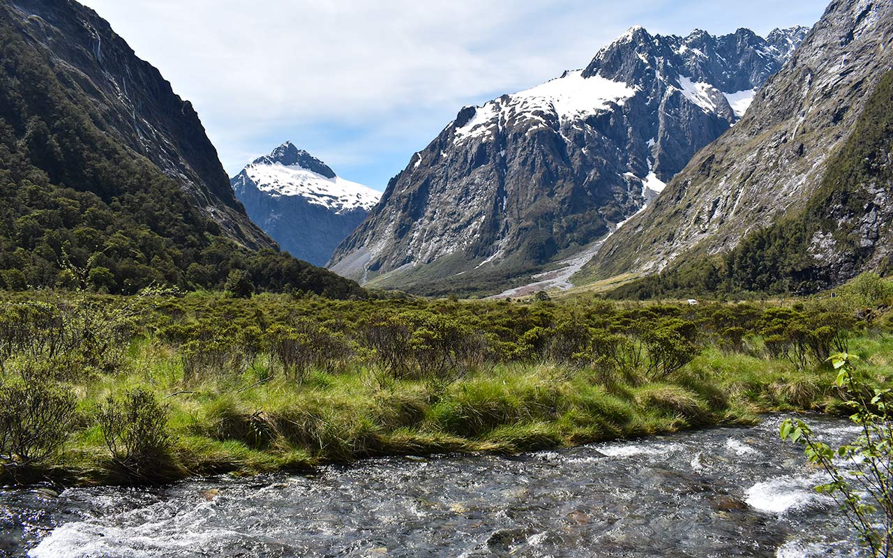 Te Anau to Milford Sound: How to get to Milford Sound safely | LesterLost