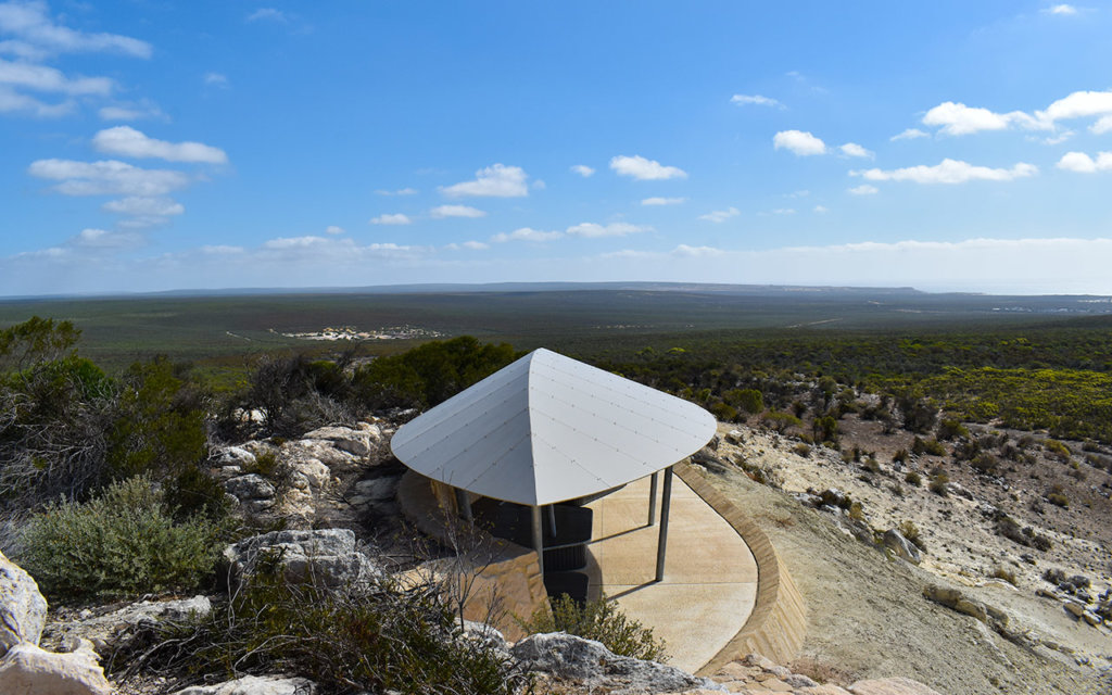 Meanarra Lookout offers a great viewpoint on the Murchison River